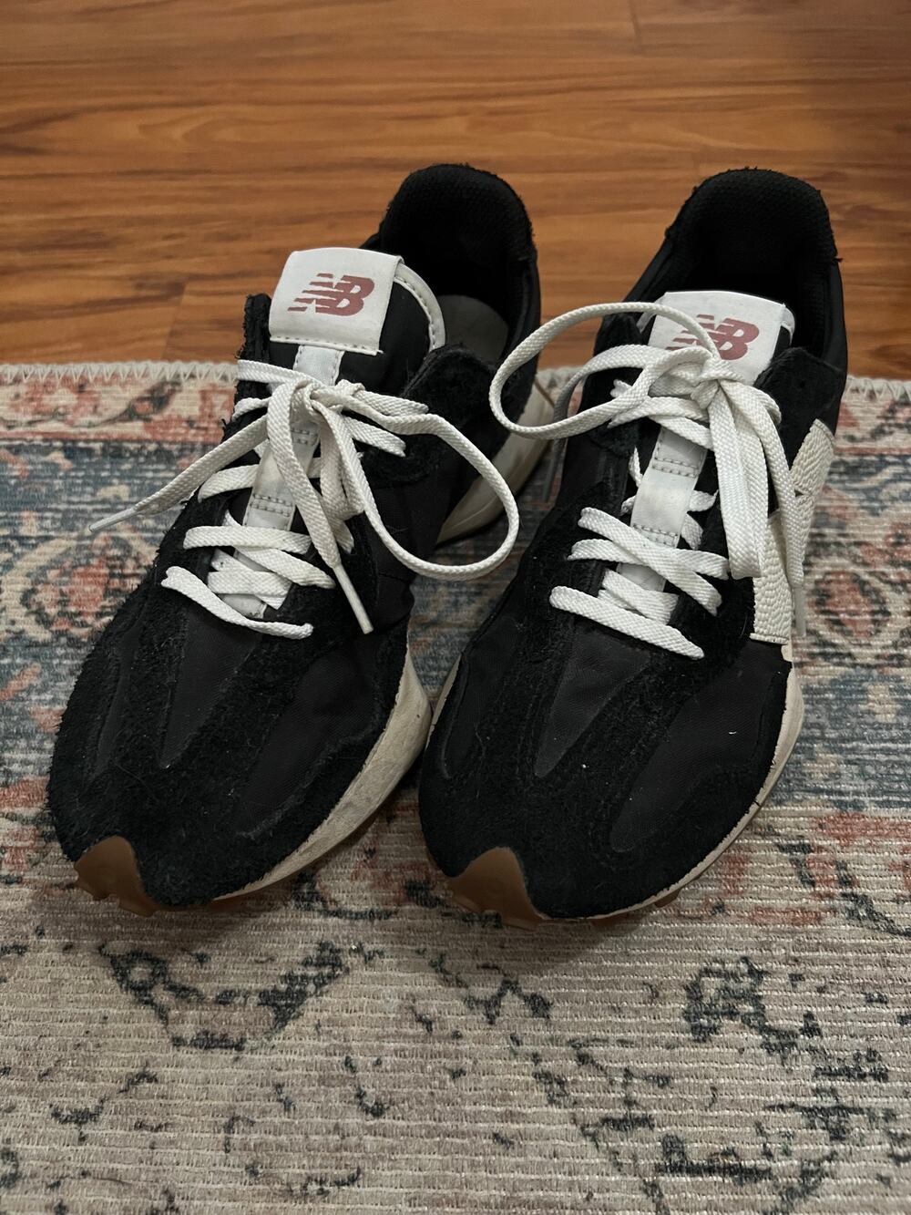 New Balance 327 Black/White Gum Low Top Lace-Up Sneakers WS327BL Women's Size 8